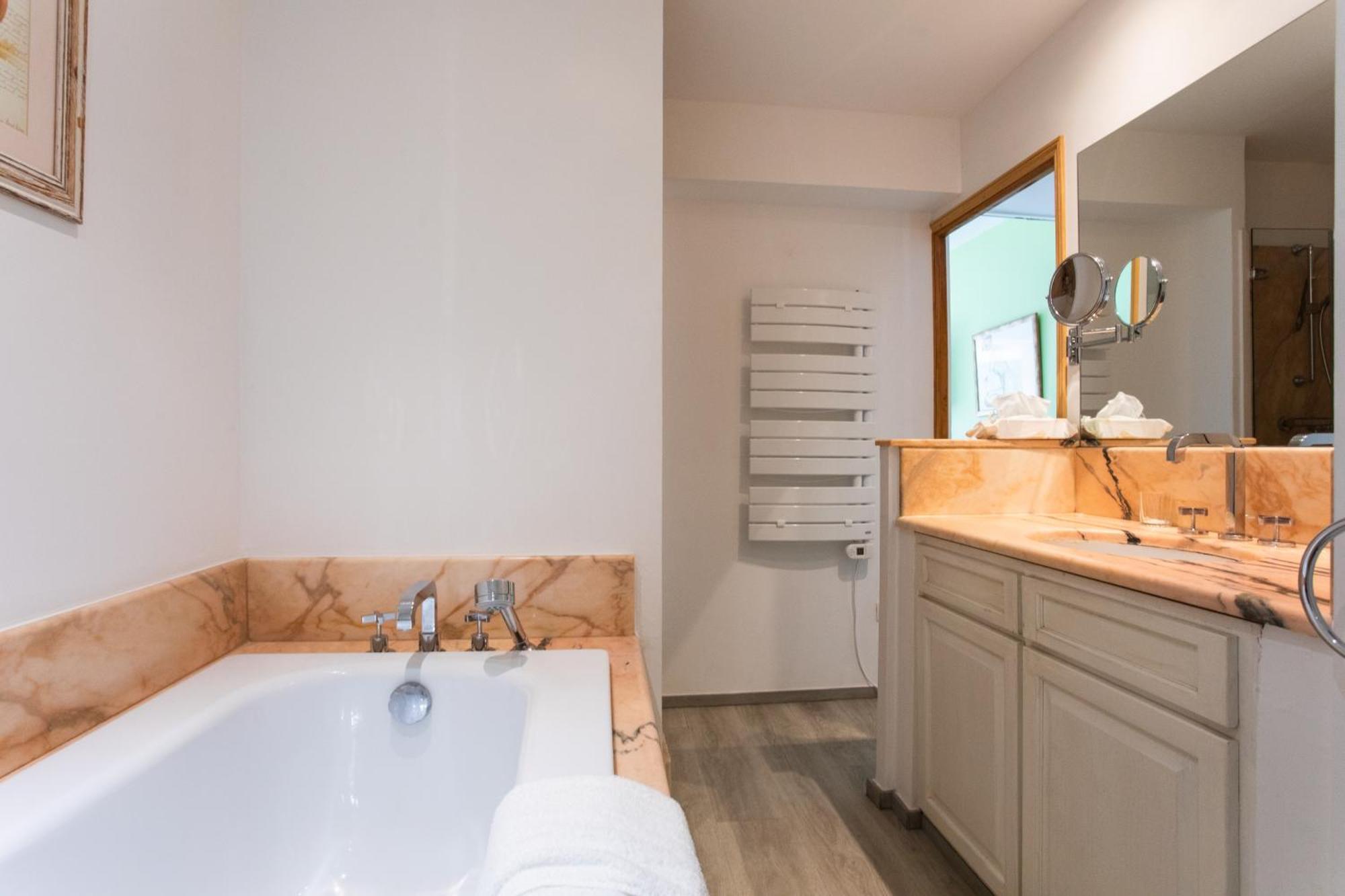 Le Verger Maelvi Hotel 4*